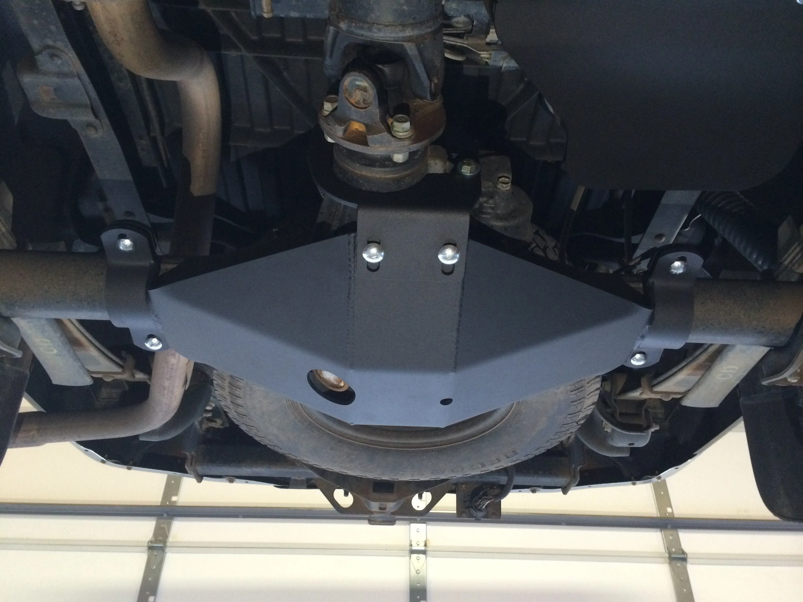 '07-14 Toyota FJ Cruiser Rear Differential Skid Plate