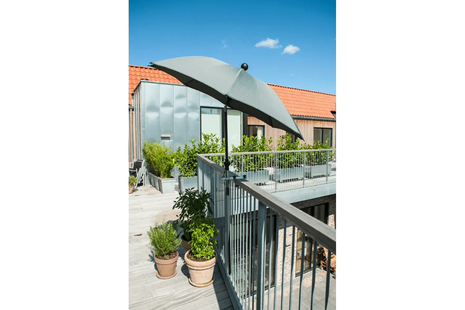 Ellen balcony parasol with tilt Ø130 cm