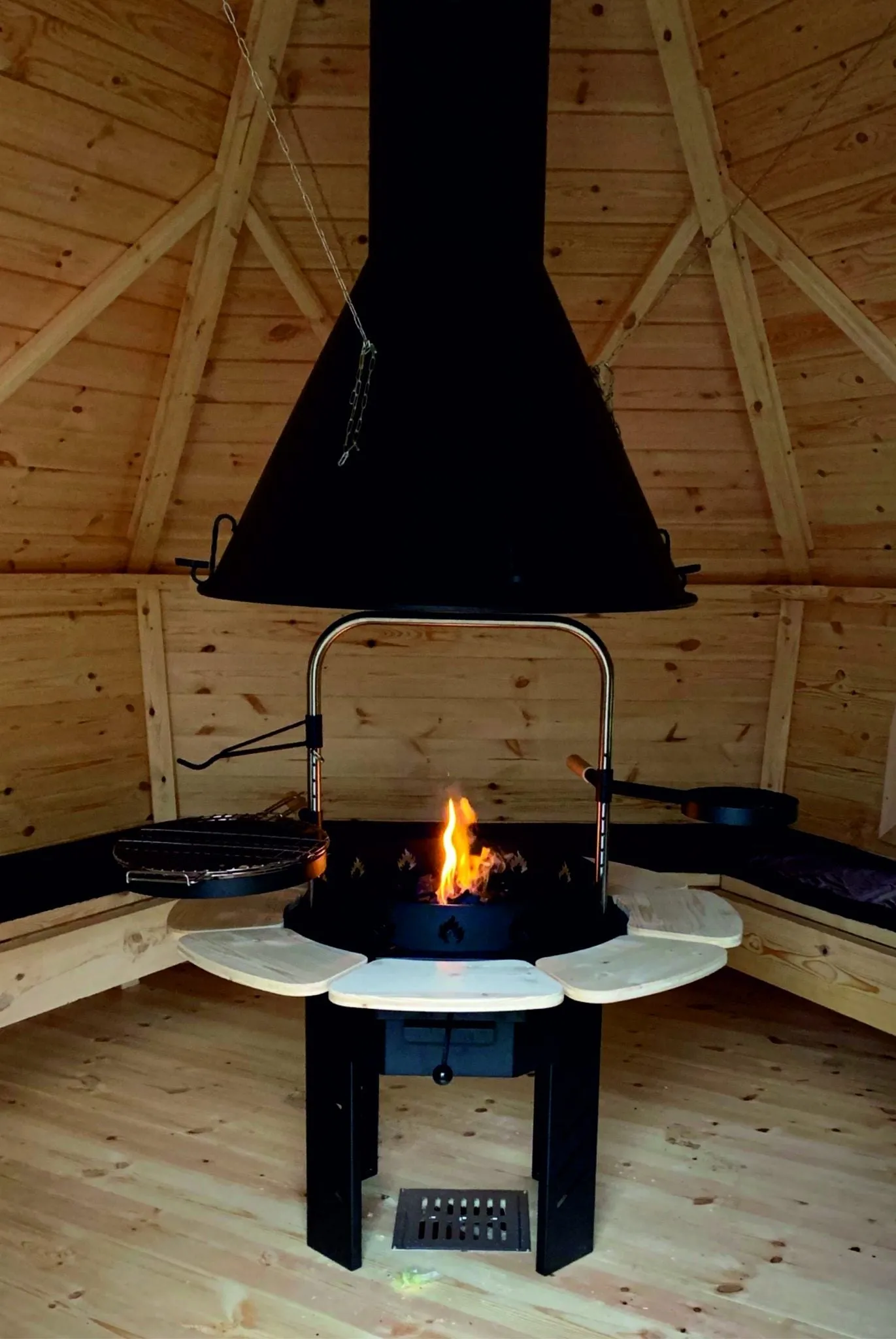 Exaco | Luxe Grill for 250 sq. ft. Scandinavian Pine Hunter's Grill Cabin