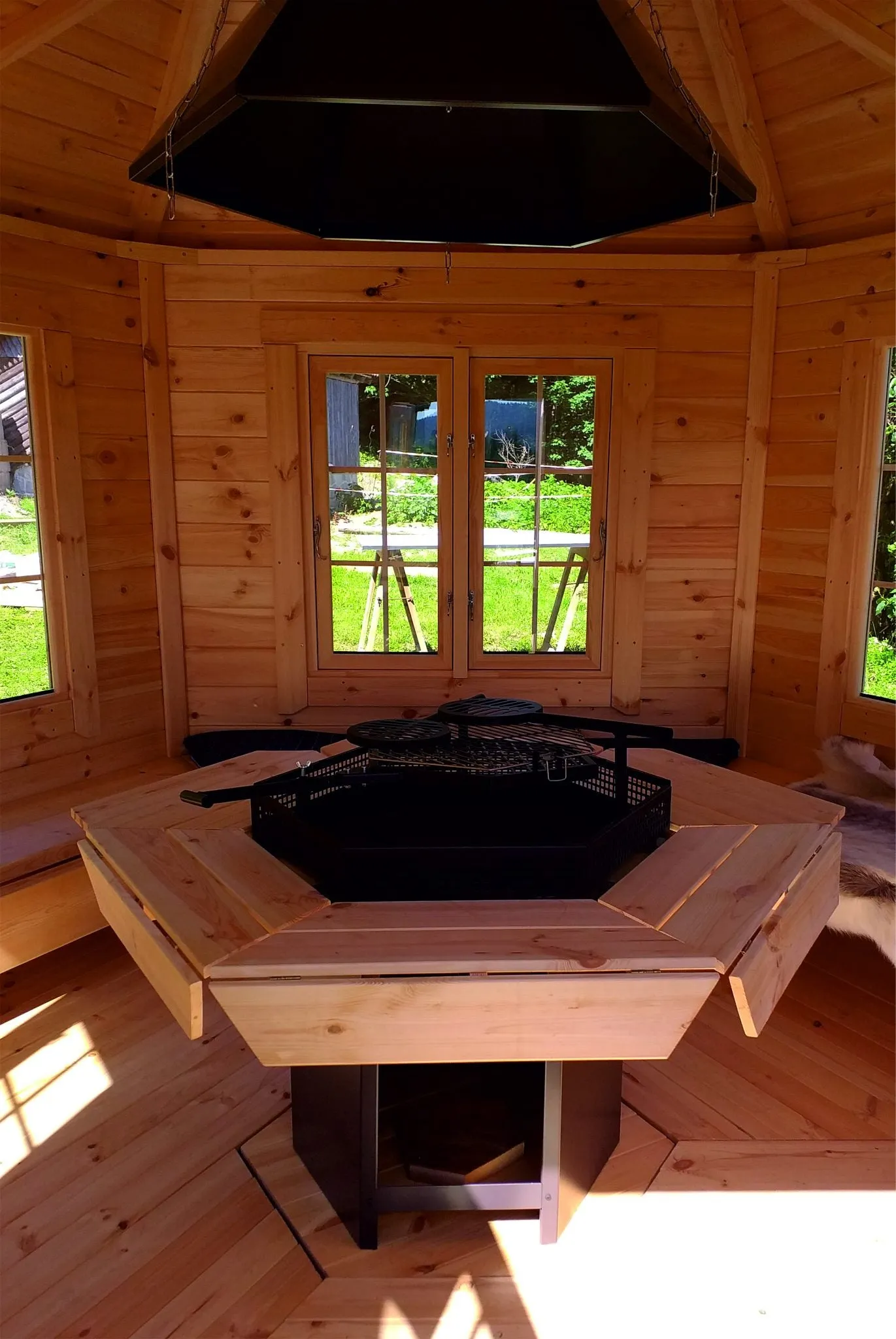 Exaco | Luxe Grill for 250 sq. ft. Scandinavian Pine Hunter's Grill Cabin